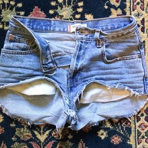 LEVIS Cut offs Sz 27